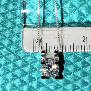 NWOT Sterling silver 1 Carat Moissanite pendant. (Chain not included).